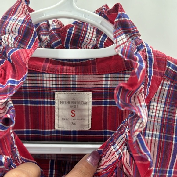 GAP boyfriend fitted shirt red plaid ruffled accented collar preppy chic classic - Picture 2 of 8